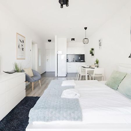 Modern Riverfront Apartment With Free Parking Budapešť Exteriér fotografie